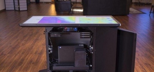 55-дюймовый мультисенсорный стол Lab Pro с разрешением 4K